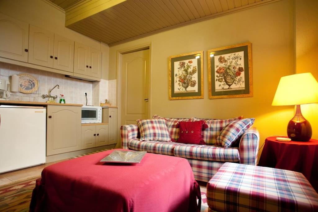 House In Delphi Villa Luaran gambar