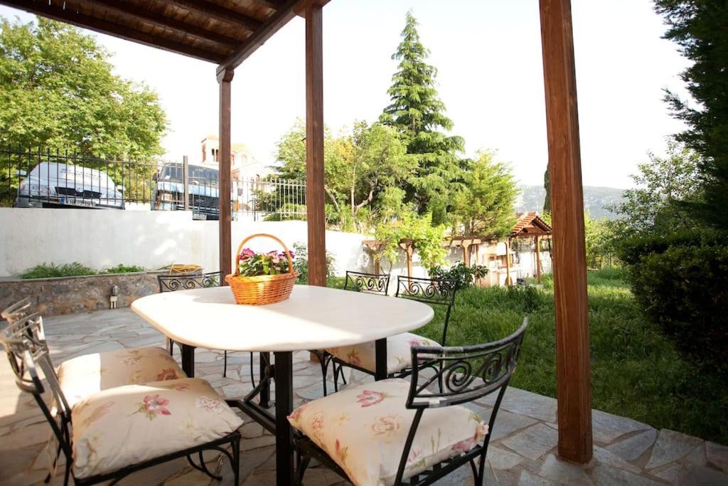 House In Delphi Villa Luaran gambar